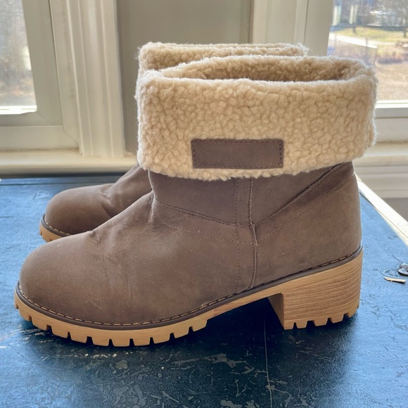 Lug Sole Shearling Boots - Picture 2 of 6